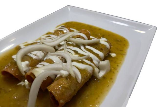 Flautas en salsa verde