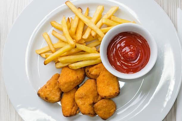 CHICKEN NUGGETS & FRIES