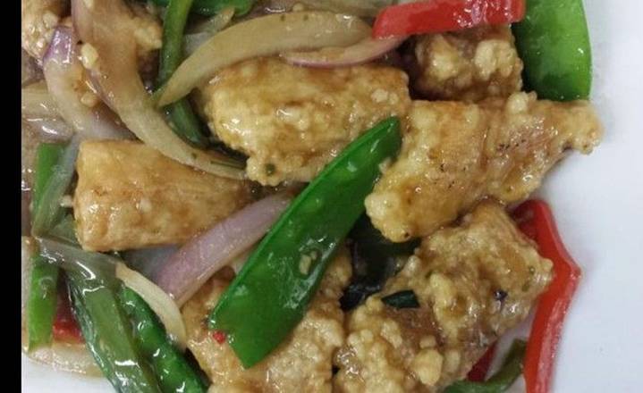 420B Fried Fish Fillet with Thai Basil Sauce