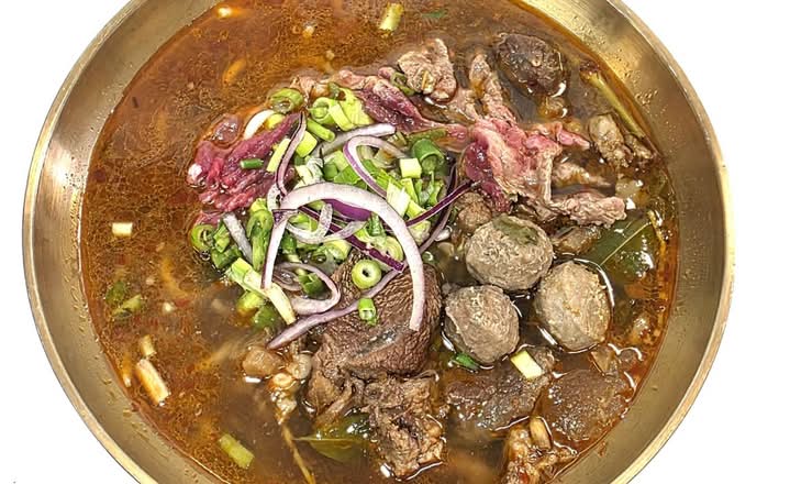 130L BBH  Hue Beef Shank noodle