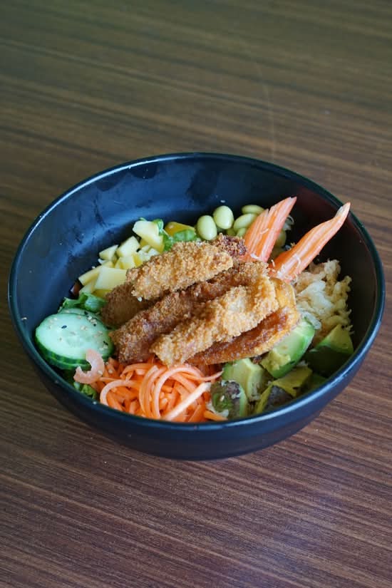 153. Poke Crevettes tempura paneé