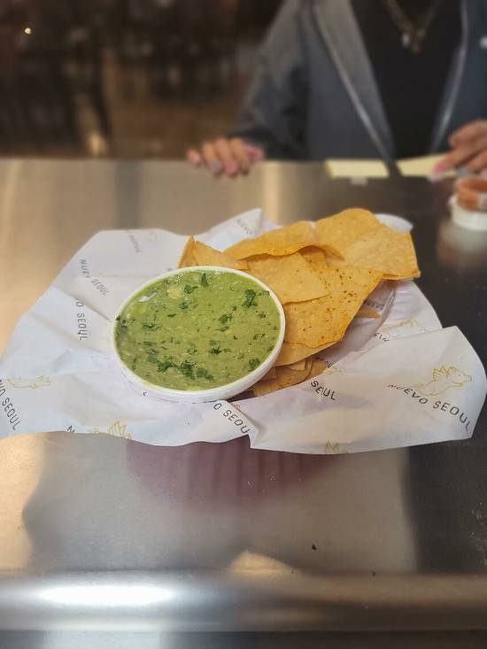 House-Made Guacamole & Chips