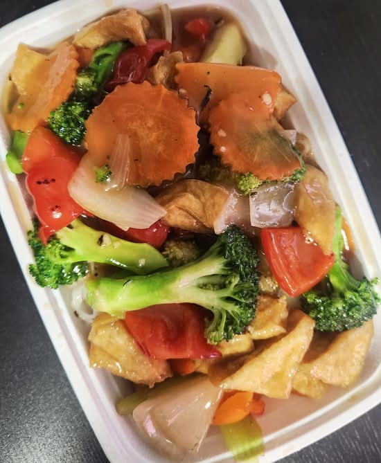 101a. Vegetarian Stir-Fried Rice Noodle with Fried Tofu