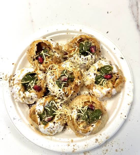 Atta Dahi Golgappa plate