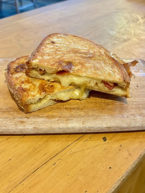 Grilled cheese de luxe / De luxe grilled cheese