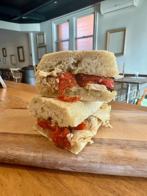 Sandwich poulet pesto / Pesto chicken sandwich