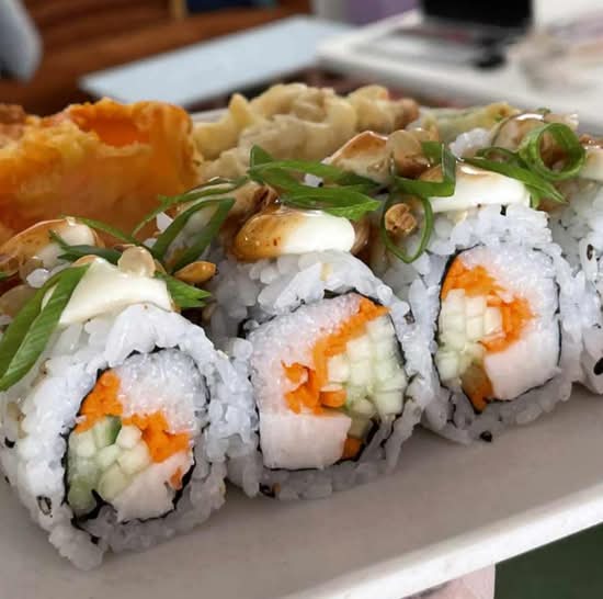Pad Thai Roll (8 pc)