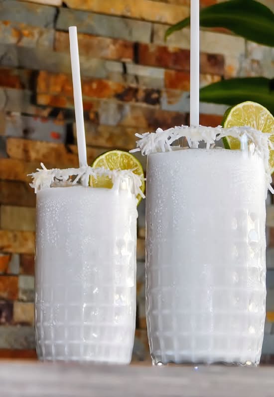 Limonde À La Noix De Coco / Coconut Lemonade / Limonada De Coco