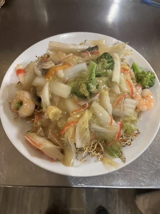82. Nouilles Frites aux Fruits de Mer / Seafood Fried Noodles