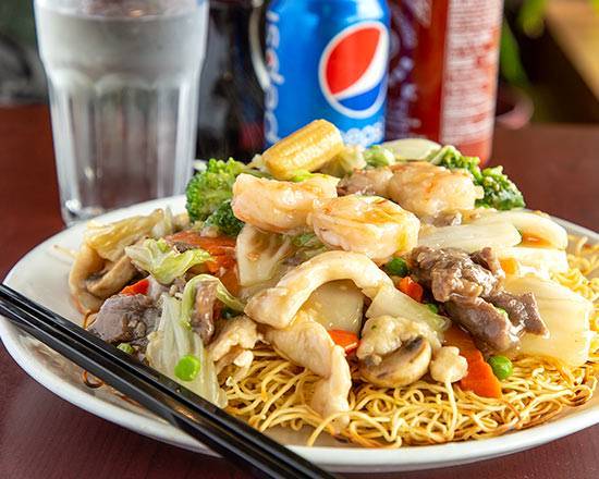 80. Nouilles Frites à la Cantonaise / Cantonese Style Fried Noodles