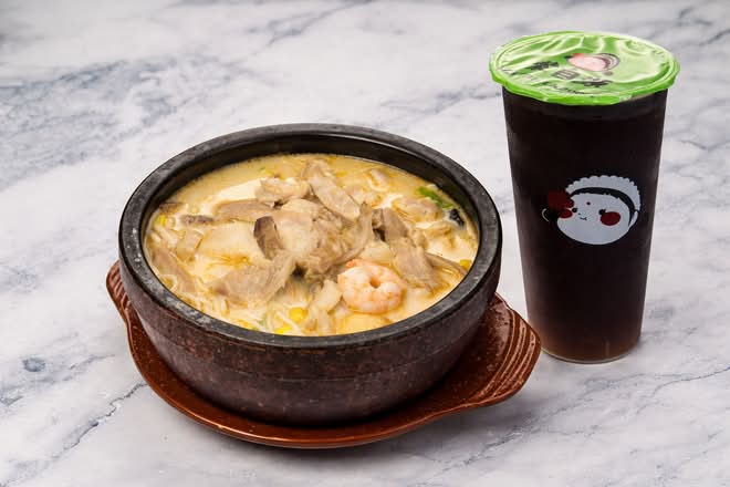 White Pepper Broth Rice Noodle w/ Pork Slices+Chashu & Sour Plum Juice / 招牌胡椒双拼米线（猪肉片+日式叉烧）+酸梅汁