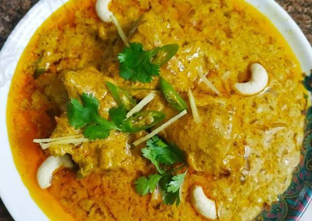 Lucknowi Sunahari Chicken Korma