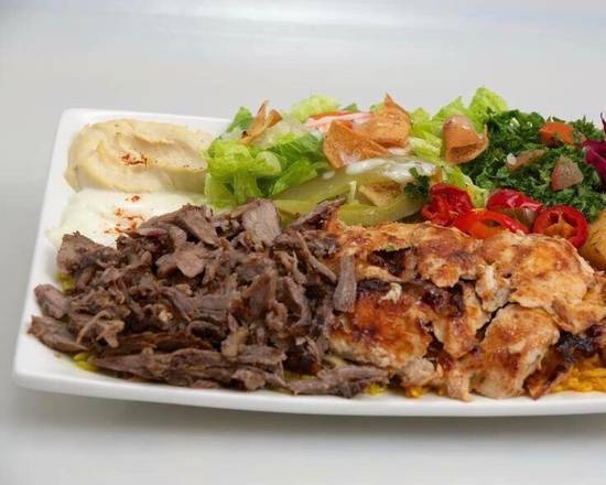Assiette De Shawarma Mixte (Poulet Et Bœuf) / Mixed Shawarma Plate (Chicken and Beef)