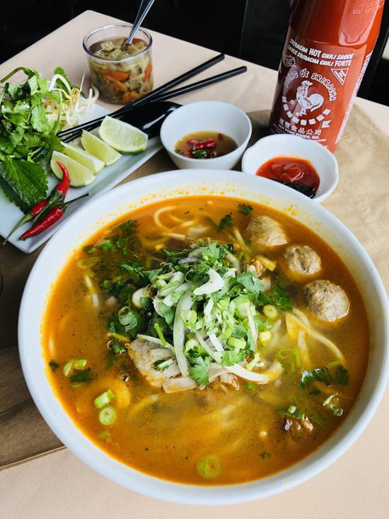15. Soupe aux jarrets de boeuf épicé / Spicy Beef Soup