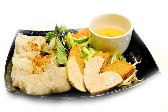 #D6. Crepes De Riz Roulees a La Viande/Rice Crepes Rolled with Meat