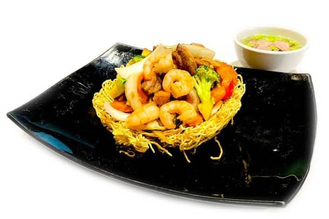 S5. Crevettes et poulet et légumes sautés / Shrimp Chicken and sautéed vegetables