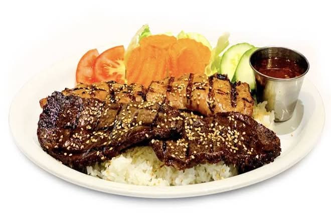 45. Bœuf et poulet grillés / Grilled Beef and Chicken