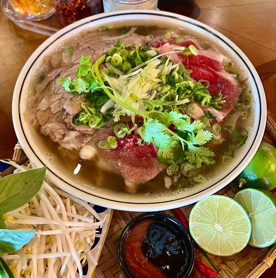 PHO TÁI, NẠM, BÒ  VIÊN- RARE BEEF, BRISKET & BEEF BALLS