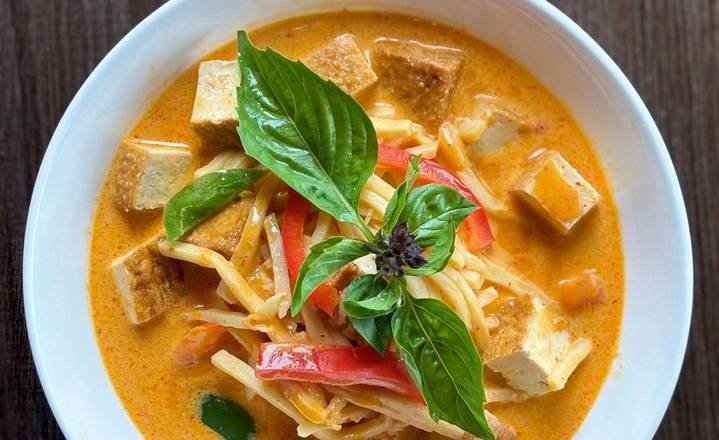 U16T. Red Curry with Bamboo Shoots TOFU