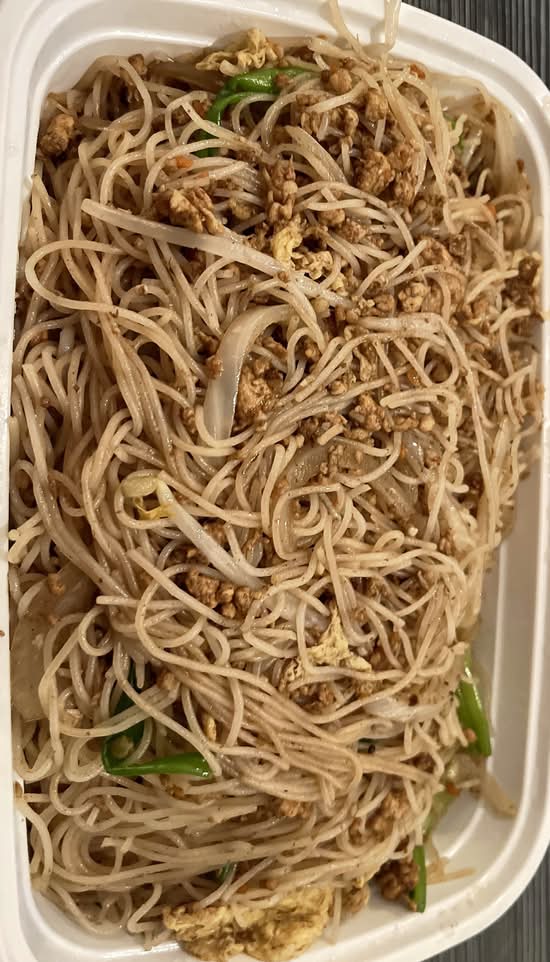 Gluten-Free Thai vermicelli with ground chicken