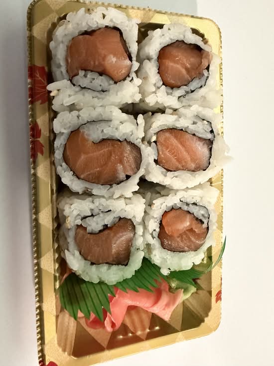 Salmon Roll (6 pcs)