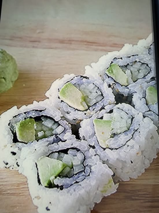 Avocado Cucumber Roll (6 pcs)
