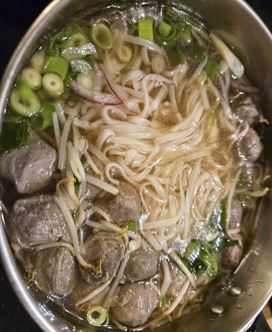 Phở Bò Viên (Beef Ball Noodle Soup)
