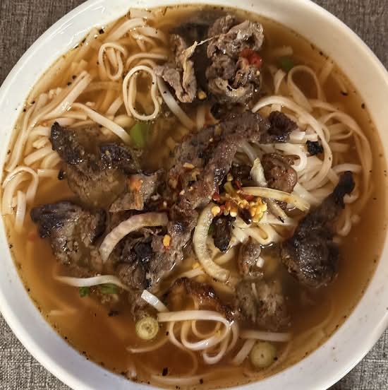 Phở (Gà Nóng), (Thịt Nướng) Hoặc (Bò Nướng)