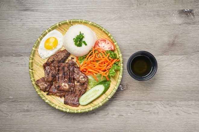 Com Sườn Bò Non, Opla