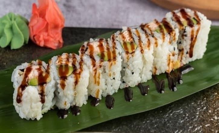 Grilled Chicken & Avocado Maki (6)
