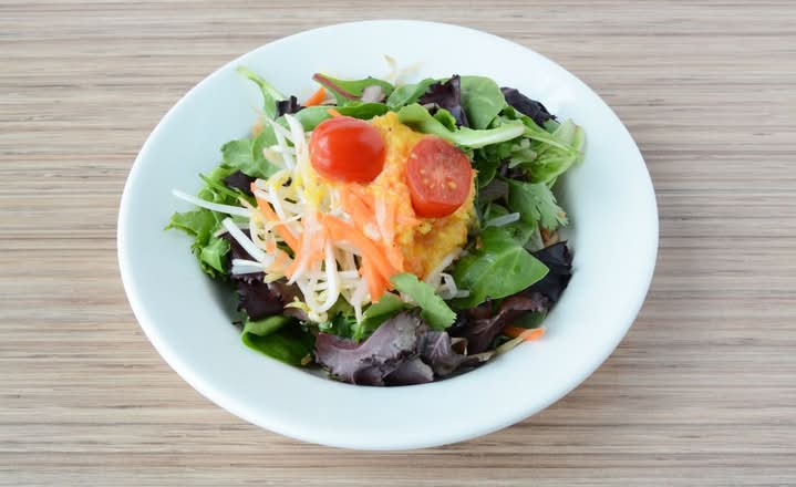 01. Lê Phở Salad ~ Organic Mixed Greens