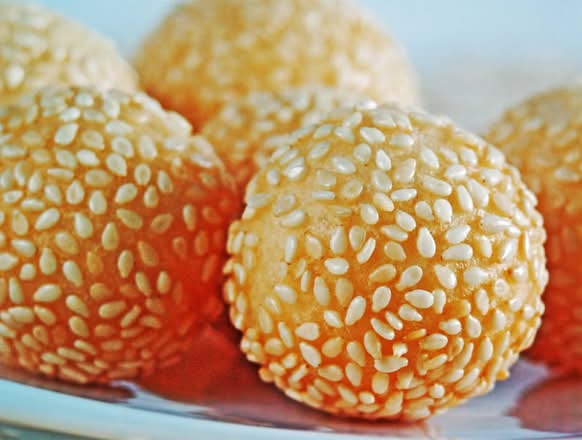 D1.    Boulettes de sésame frites 4 mcx / Fried sesame balls 4 pcs
