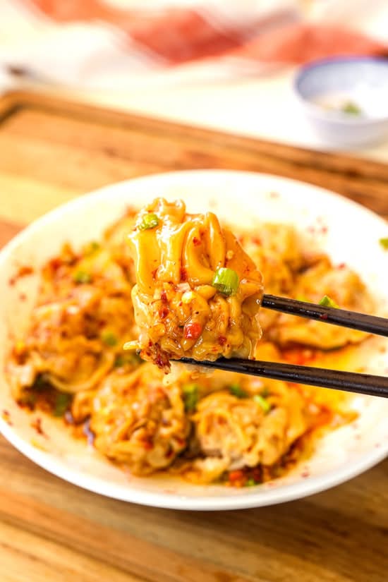H14A.   Wonton, Sauce soja épicée au piment fort / Steamed Wonton, spicy soya sauce with hot chilli pepper