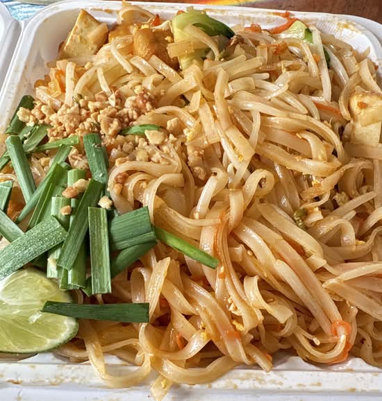 VG6. Pad Thai with Veggies and Tofu