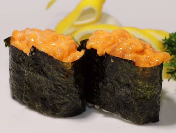 2 Pieces Spicy Salmon Sushi