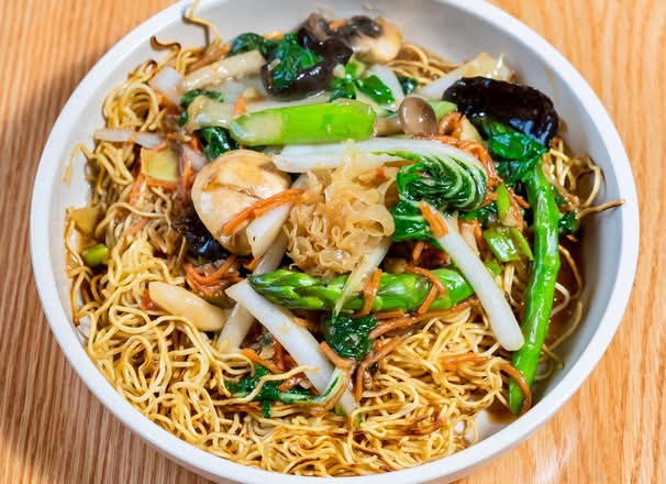 Chow mein with vegetable  🌱