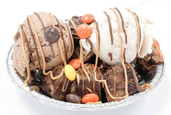 The Blissfull Brownie Bowl - 2 Warm Brownies with 2 Scoops of Ice Cream/ 2 Brownies réchauffé avec 2 boules de crème glacée