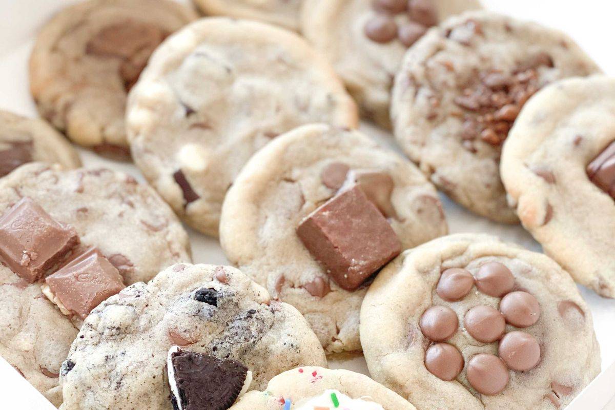 12 Cookies/12 Biscuits
