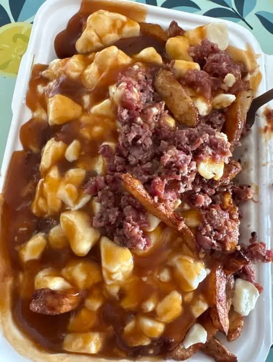 Grande Poutine Viande Fumée / Large Smoked Meat Poutine