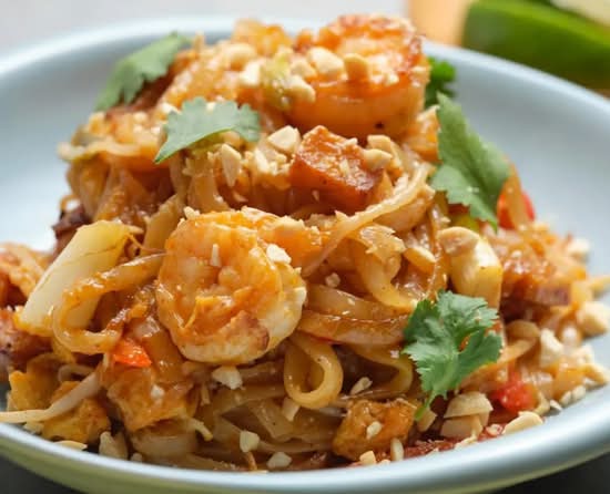 92. Thai Style Rice Noodles With Shrimps and Whisked Eggs