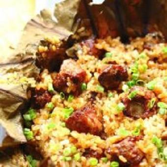 102. Sticky Rice with Chicken and Pork (2 pcs)