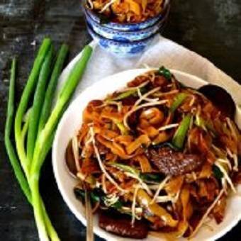 106. Beef Chow Fun (Chinatown Style)