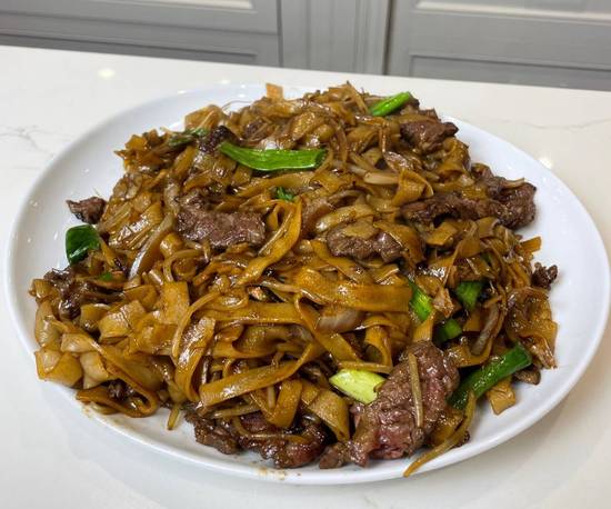 106 Beef Chow Fun (Chinatown Style) Wide Flat Rice Noodle with Beef, Green Onions, and Bean Sprouts