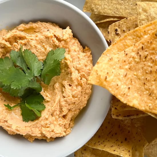 Roasted Red Pepper Hummus & Chips