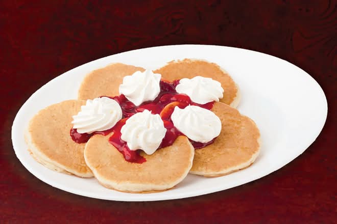 Mini Cakes with Strawberries & Whipped Cream
