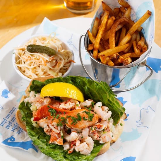 Guédilles de la mer / Lobster and Nordic shrimp roll
