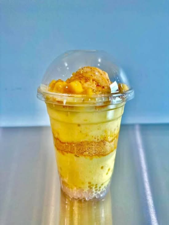 Mango Graham Float (20 oz)