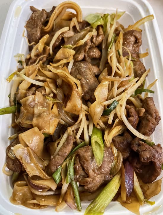 Nouilles de riz sautées au boeuf / Stir-Fried Rice Noodles with Beef