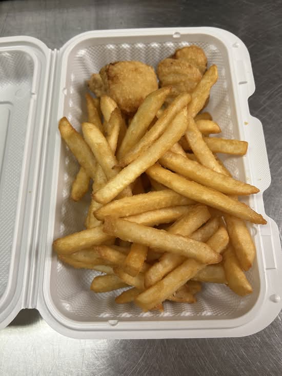 French Fries and Chicken Nuggets (4 pcs)