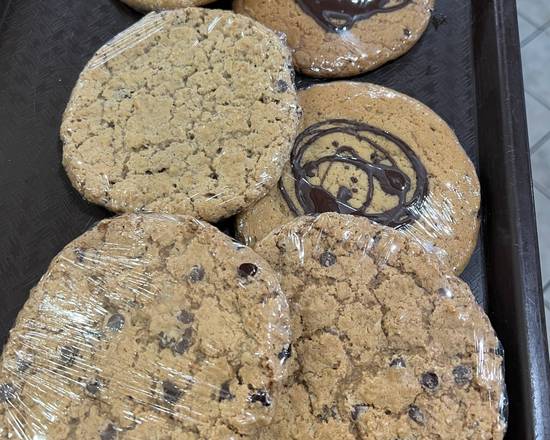 Chocolate chip cookie